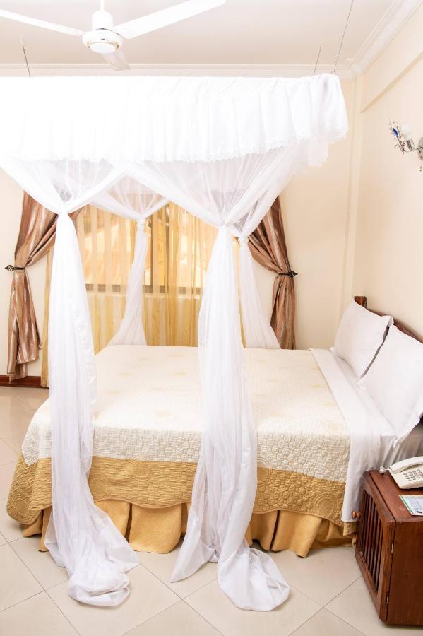 Briston Hotel アルーシャ エクステリア 写真